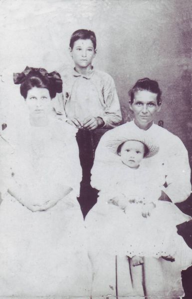 File:Mame(with bow) and family.jpg